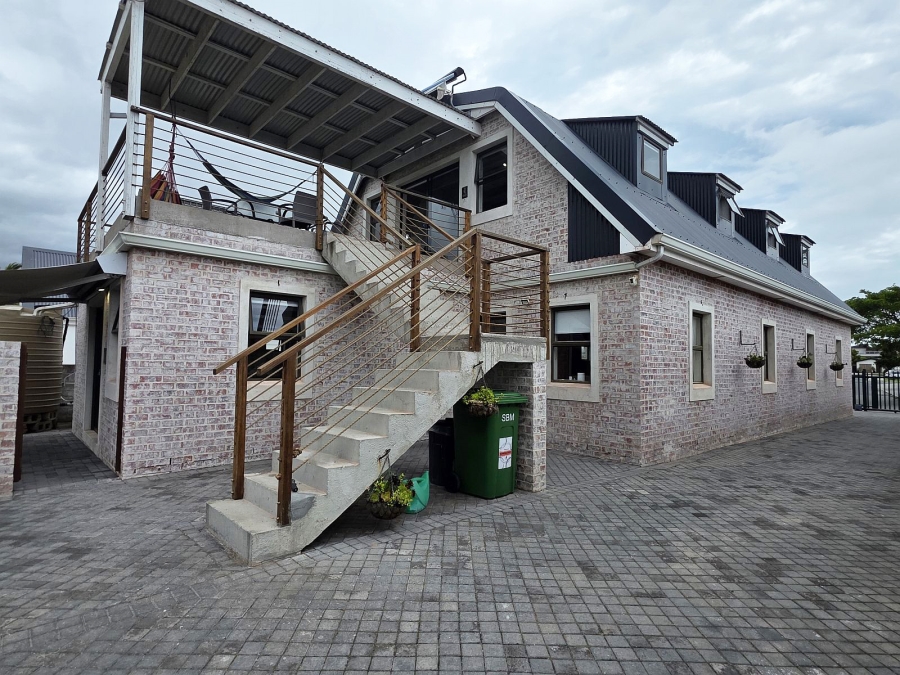 5 Bedroom Property for Sale in Middedorp Western Cape